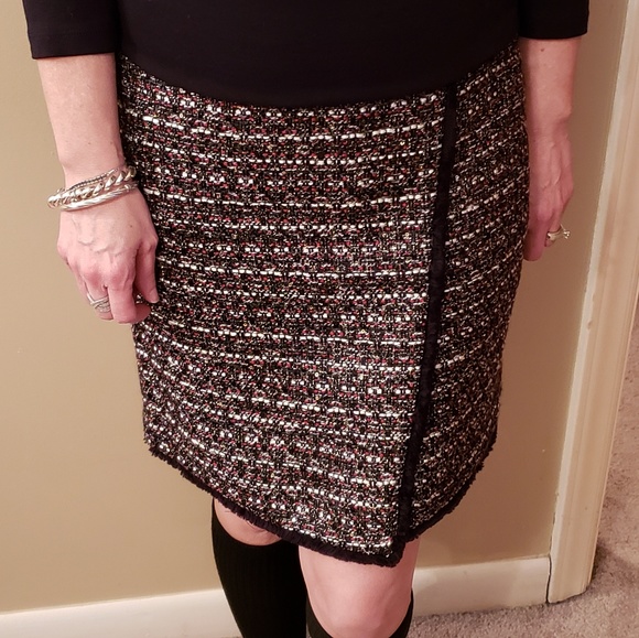 Anne Taylor Loft woven Black/Cream skirt in size 2 - Picture 2 of 4